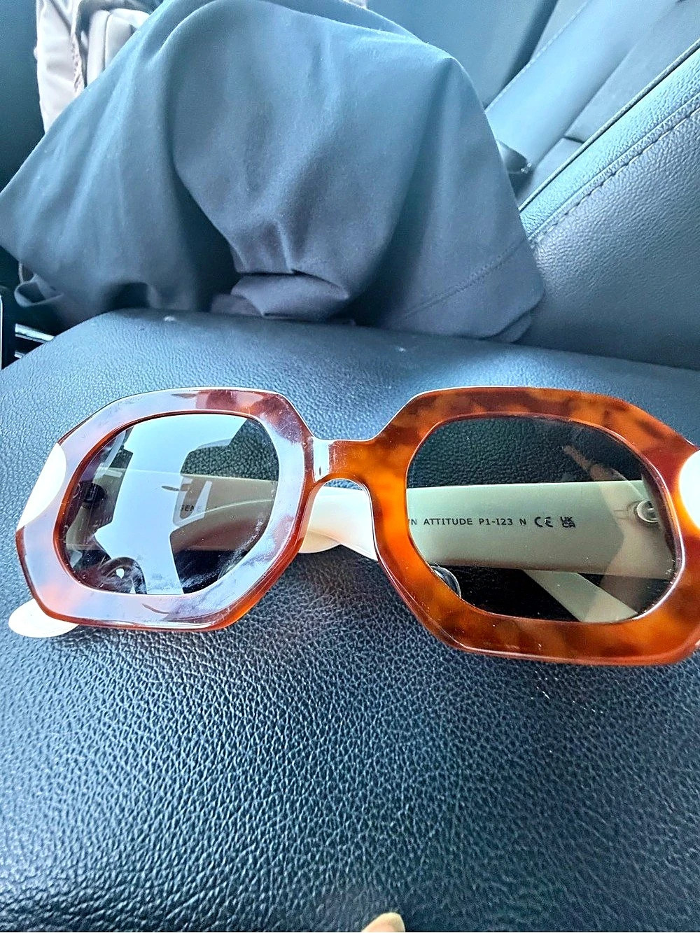 Le Specs WILDCAT 1806 Brown & White Like New